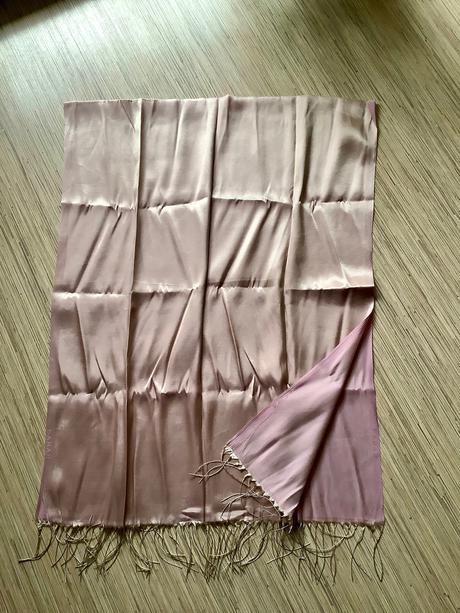 Krasny metalicky šalik, 