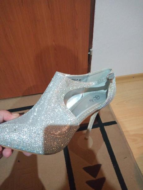 Extravagantné topánky nové, 40