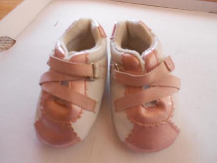 Capačky  9-12mes., adams,18