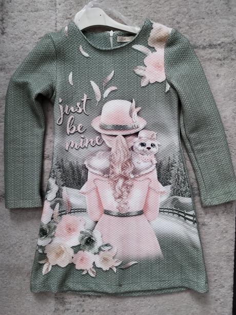 Šaty s batôžkom, 122