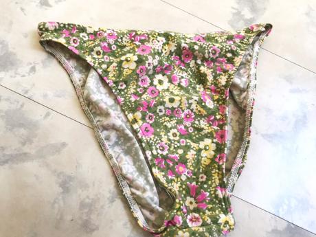 Kvietkované plavky, 164