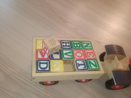 Drevený traktor s vleckou, 