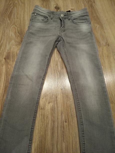 Trendové jeansy, 122