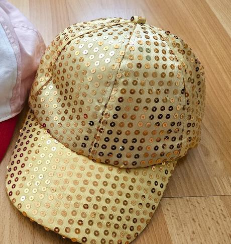 Dievcenska siltovka so zlatymi flitrami, 