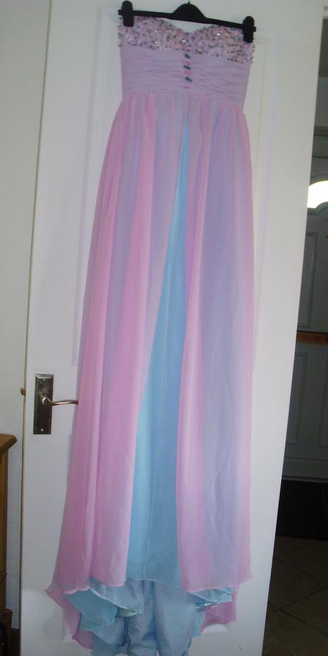 Ružovo-modré šaty, s