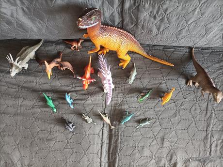 Plastové dinosaury, 