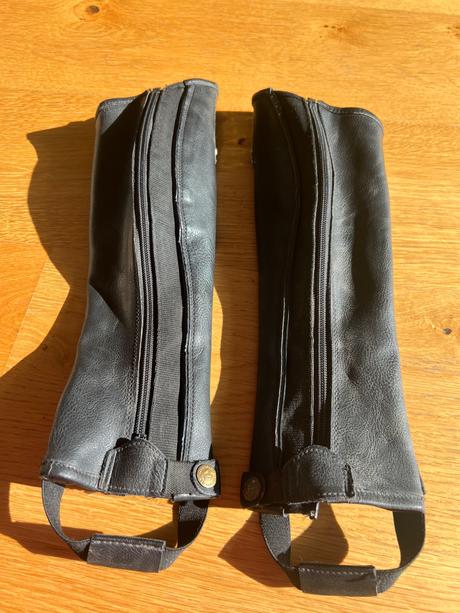 Kozene čapsy chranice na nohy, 