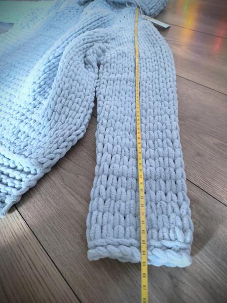 Hrejivý svetrík, 140