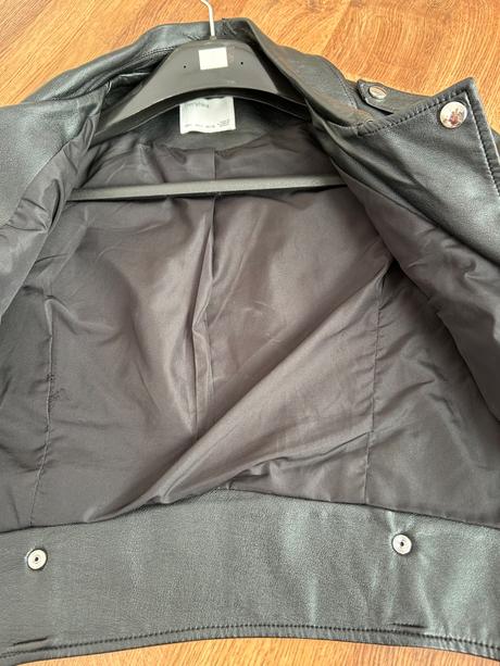 Malo nosena bunda, bershka,l