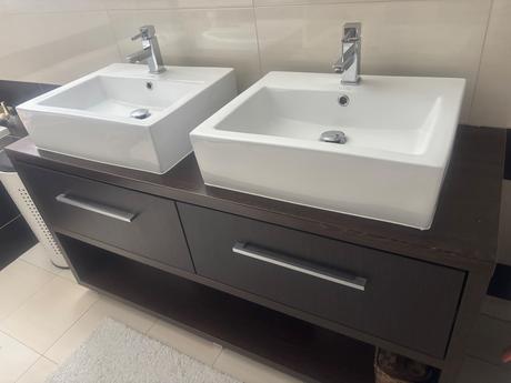 Kúpeľňová skrynka+umývadlá, 