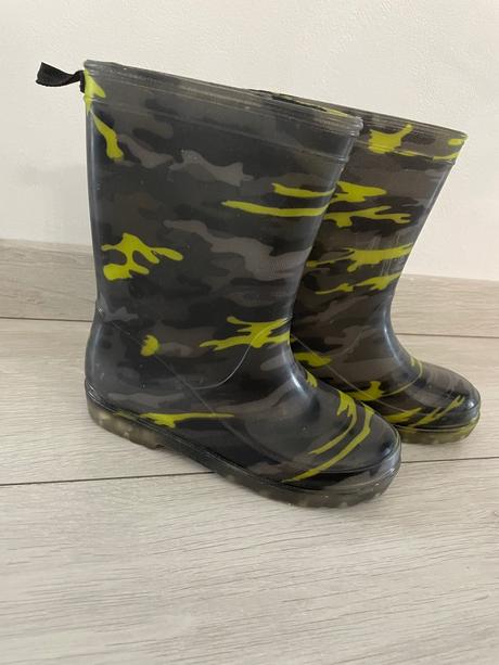 Gumáky, reserved,28