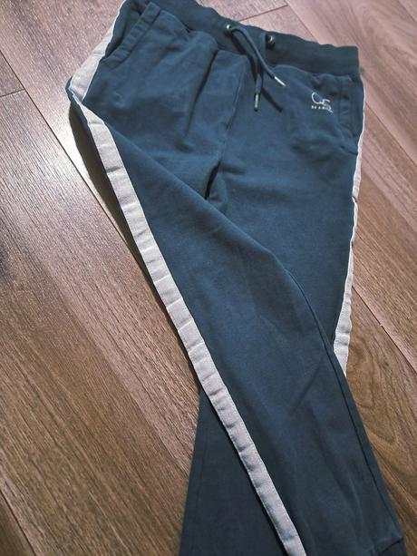 Dievčenské tepláky, 140