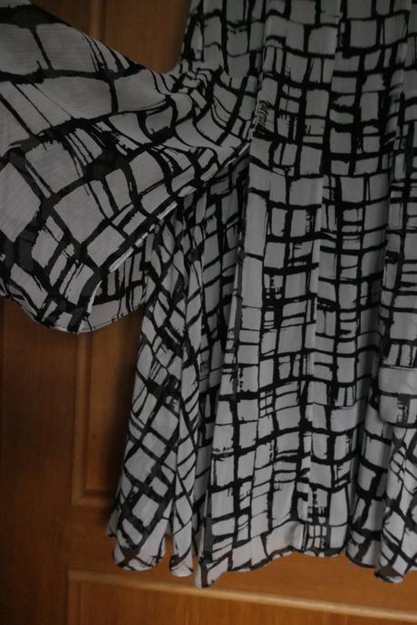 Karl lagerfeld original krasne,zaujimave,pohodlne, xs