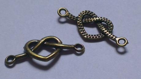 Prívesok - konektor zapletené srdce 33x14mm bronz, 