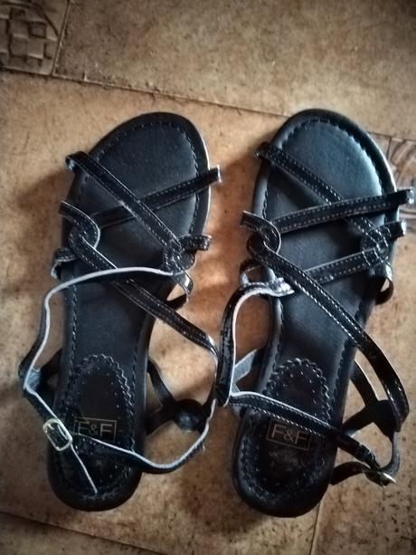 Lakované sandalky, 36