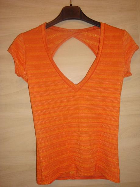 Oranžové tričko s holým chrbtom, s