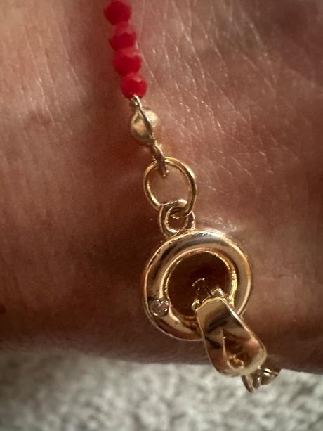 Náramok z červeného koralu, 