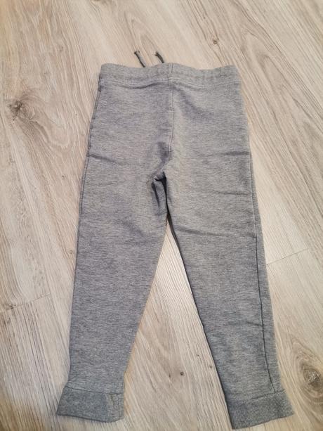 Chlapčenske sivé tepláky, 98