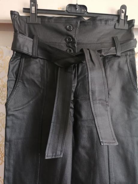 Koženkové skinny nohavice, s
