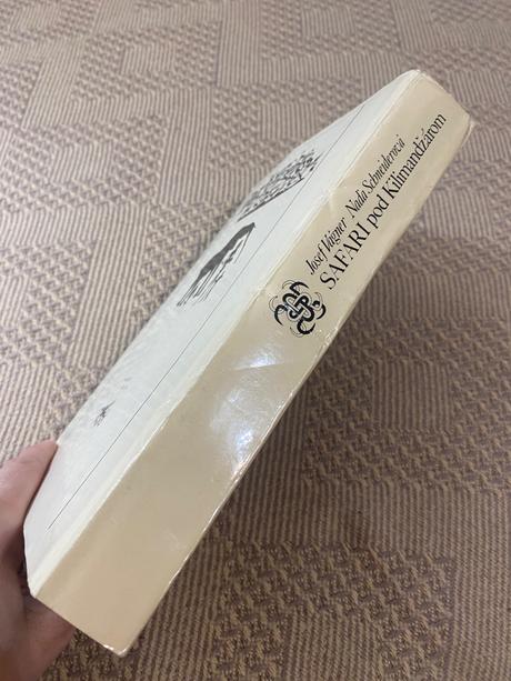 Krásna kniha o afrike safari pod kilimandžárom,