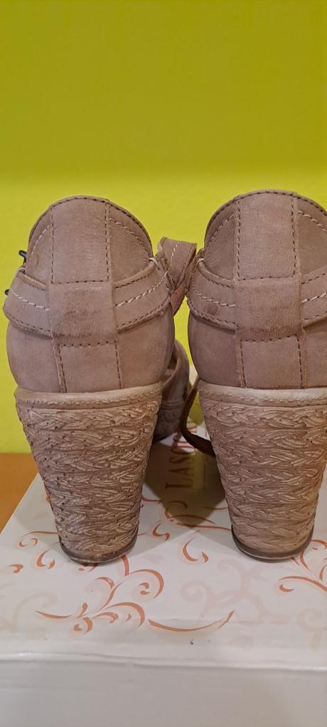 Sandálky, lasocki,38