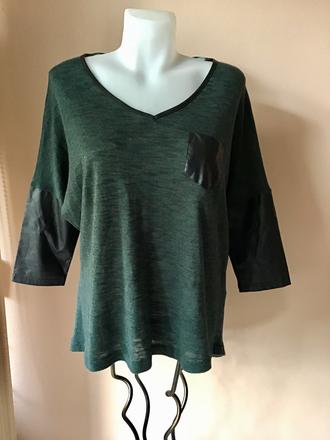 Pulover s koženkovým vsadeniami /2k, atmosphere,m