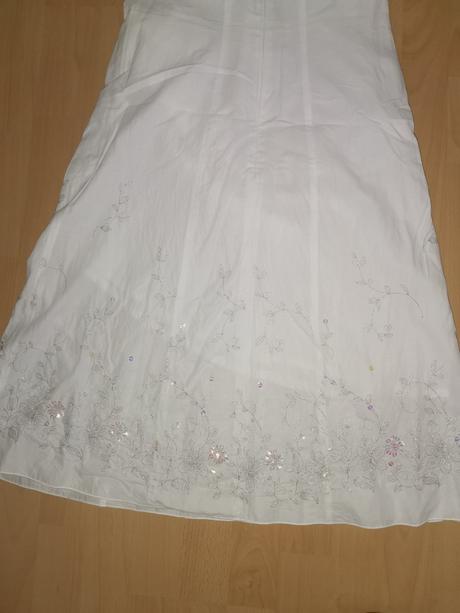 Biele lahke bavlnene zdobene saty, s