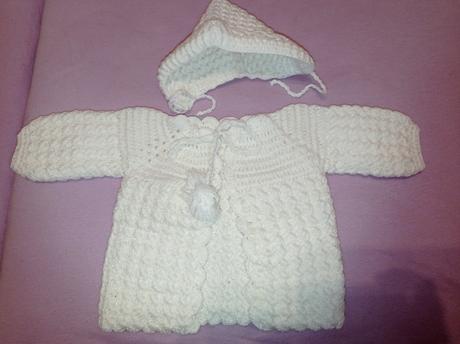 Pletený komplet čiapka a svetrik nove, 56