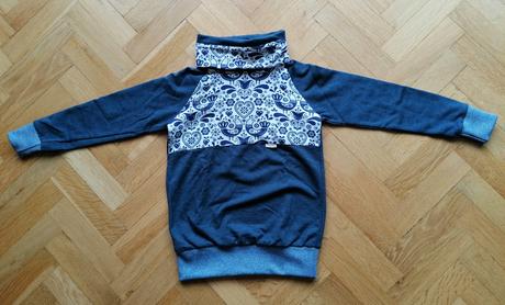 Mikina s ľudovým motívom, 110