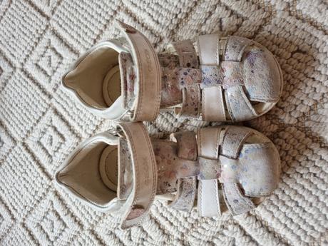 Sandals s maslou a s uzavretou spickou gox vel. 25, geox,25