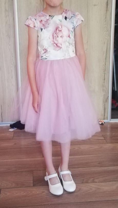 Šaty na predaj, 122