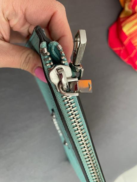 Malá listová guess kabelka, guess