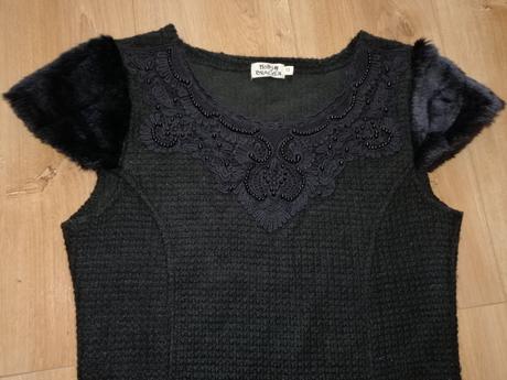 Teplé čierne šaty s výšivkou, 38