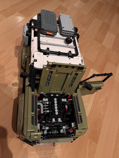 Lego technic land rover,