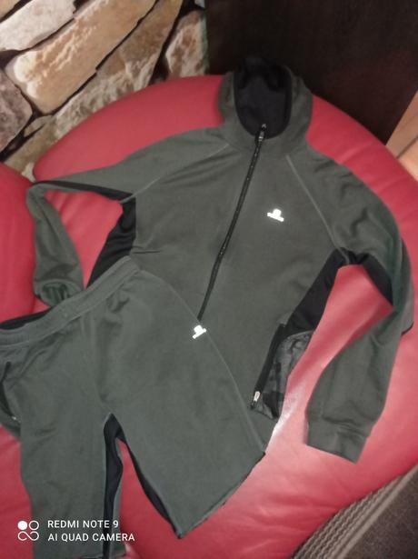 Mikina+kraťasy, decathlon,152