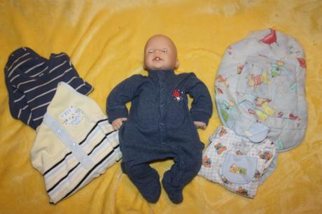 Smejúce sa  chou chou bábo 42 cm aj s nosičom, 