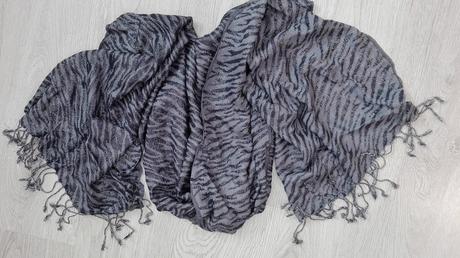 Dámsky šál, atmosphere