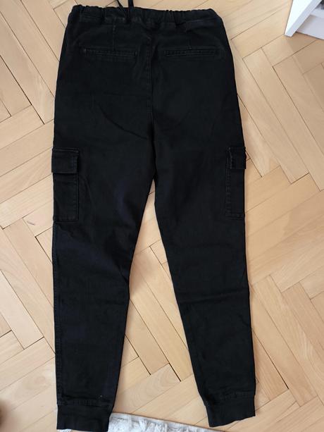 Kapsacove nohavice, 36