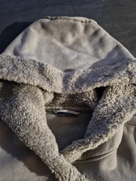 Sivý kožuch, c&a,s