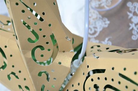 Zlatá závesná vianočná hviezda-svietidlo,