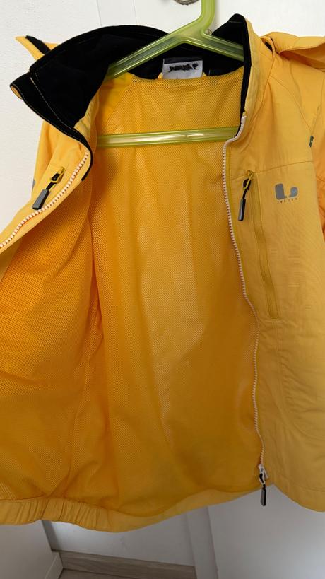 Prechodná funkčná bundicka 130, 134