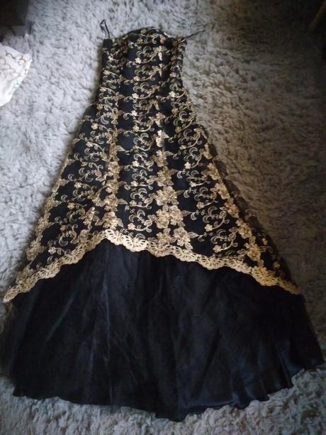 Dlhe spoločenské šaty, 36