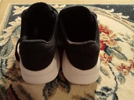 Vzdušné tenisky, 35