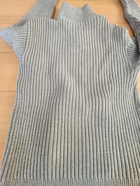 Sveter so stojačikom, l