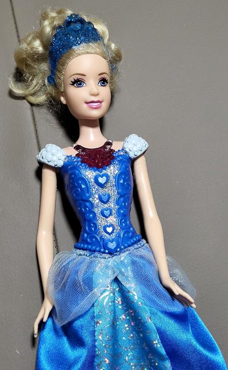 Svietiaca popoluška disney princess,