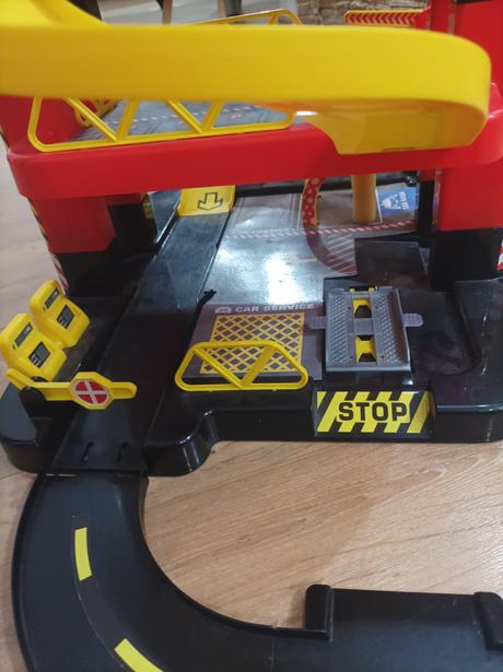 Poschodová garáž,