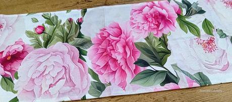 Ozdobná štóla - 150 x 33 cm - pivónie, 