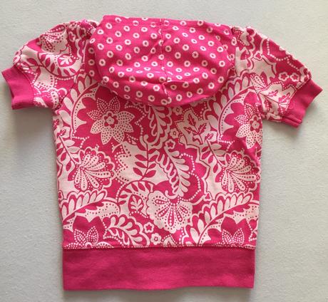 Mikinka s kapucou, 98