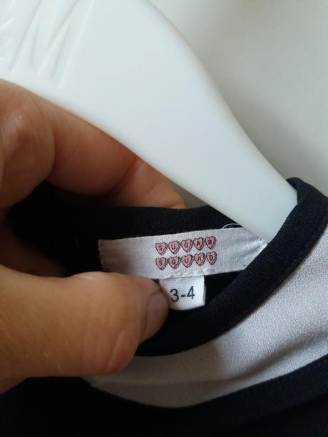 Jednoduché čierne šatky, 104