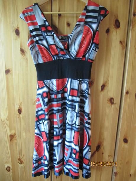 Spoločenské šaty, 42